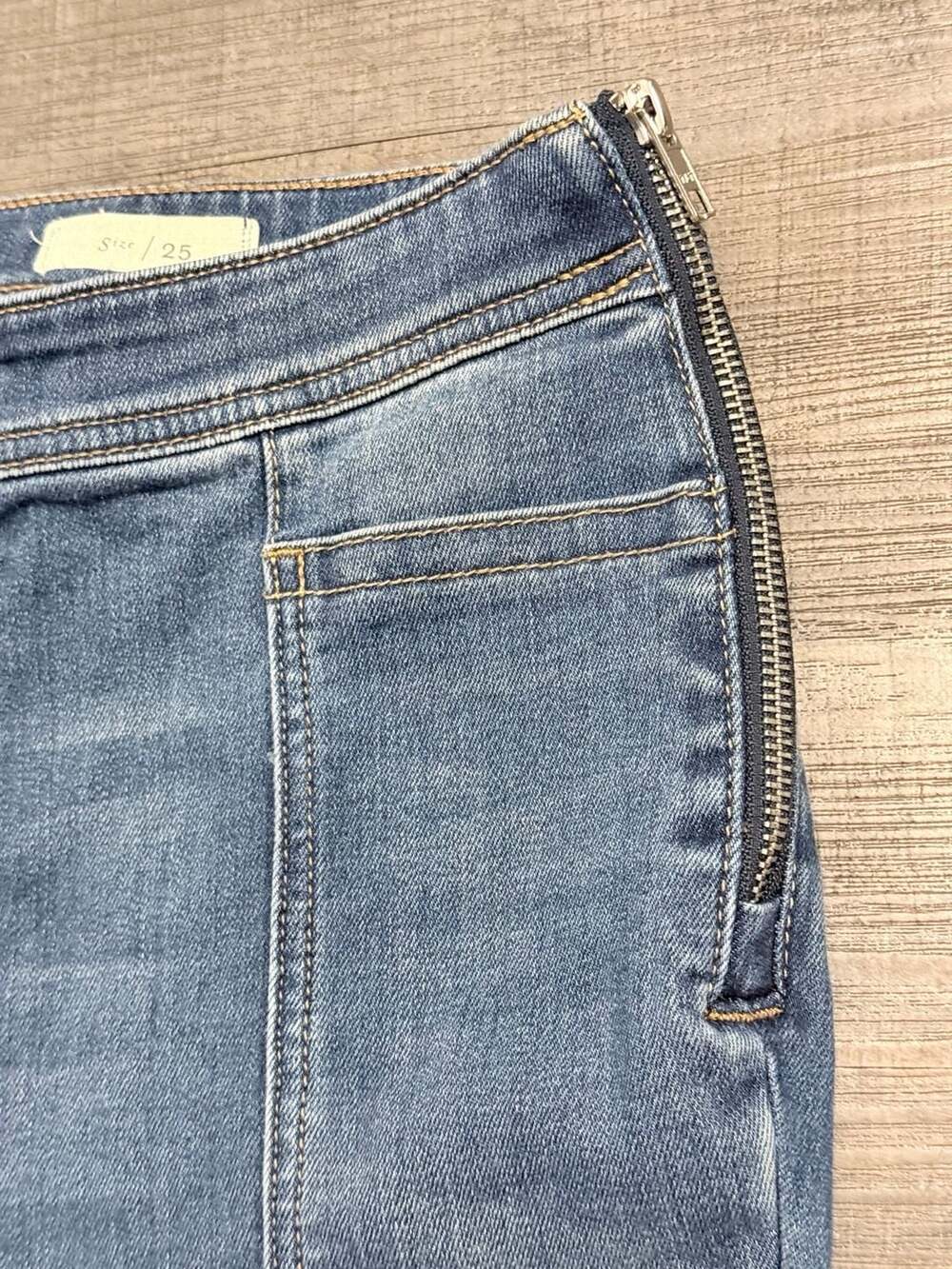 Pilcro and the Letterpress High-Rise Cropped Bootcut Jeans with Side Zip - Picture 10 of 14
